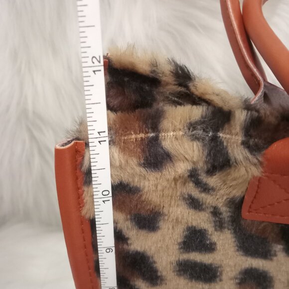 🐆 Leopard Print Fuzzy Purse, Furry Hat & Trendy Sunglasses | Chic Winter Set - Picture 6 of 10